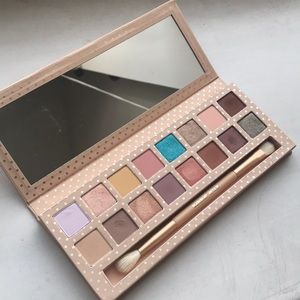 Kylie Cosmetics Take me on Vacation palette!